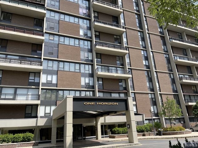 1 Horizon Rd, West Fort Lee NJ  07024-6501 exterior