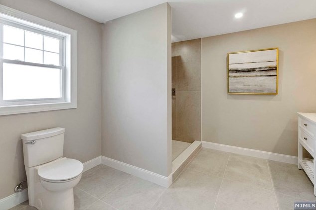 11 Macarthur Dr, Saddle Brook NJ  07663-4705 exterior