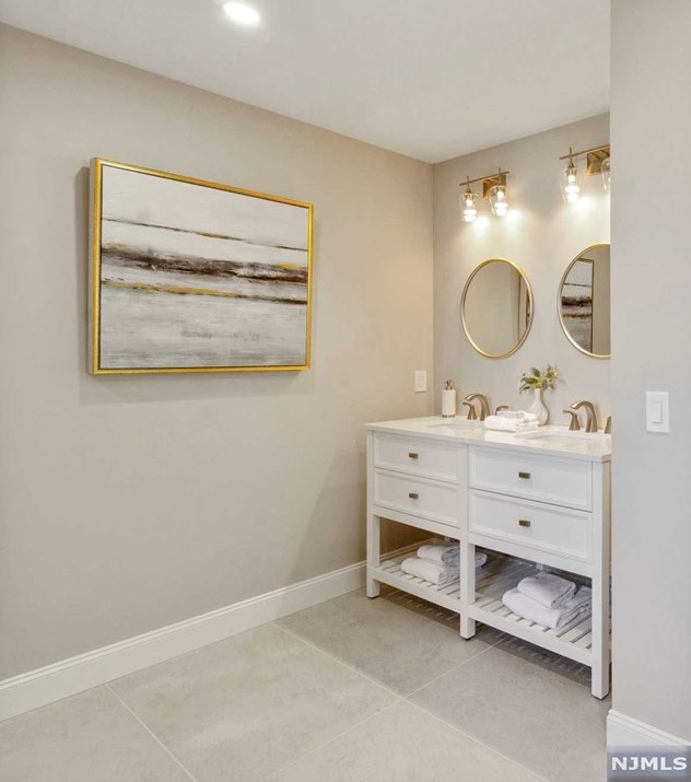 11 Macarthur Dr, Saddle Brook NJ  07663-4705 exterior