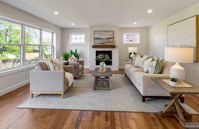 11 Macarthur Dr, Saddle Brook NJ  07663-4705 exterior