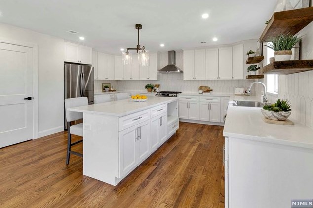 11 Macarthur Dr, Saddle Brook NJ  07663-4705 exterior