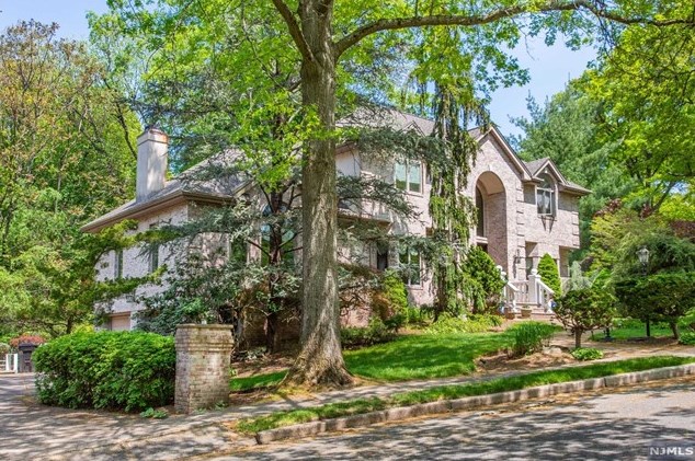 315 Ross Rd, Paramus, NJ 07652