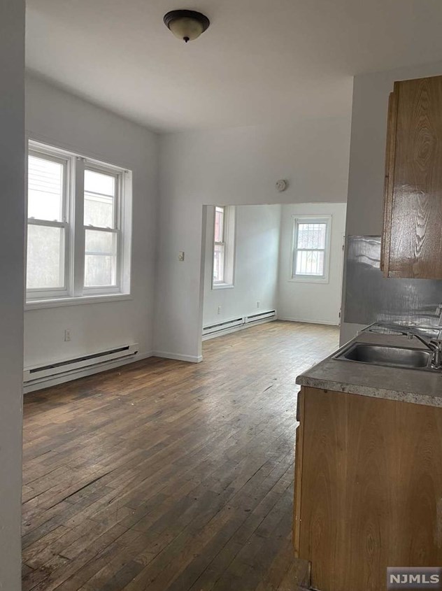 57-59 E Runyon St, Newark, NJ 07114