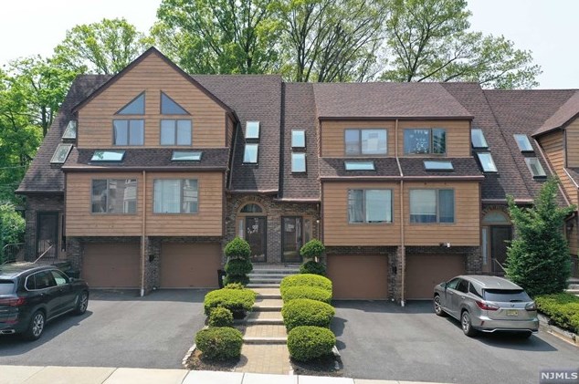 488 West St, West Fort Lee, NJ 07024