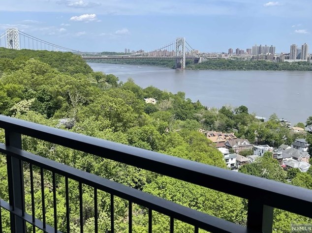 4 Horizon Rd #1017, West Fort Lee, NJ 07024