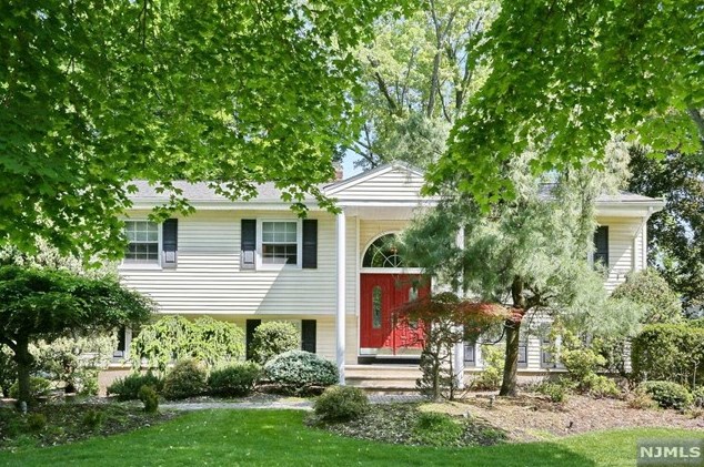 222 Liberty Ave, Hillsdale, NJ 07642-2329