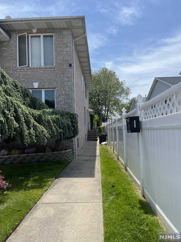 10 North St, Elmwood Park, NJ 07407