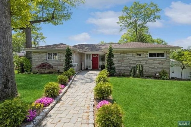 486 Jackson Ave, Westwood, NJ 07676-4637