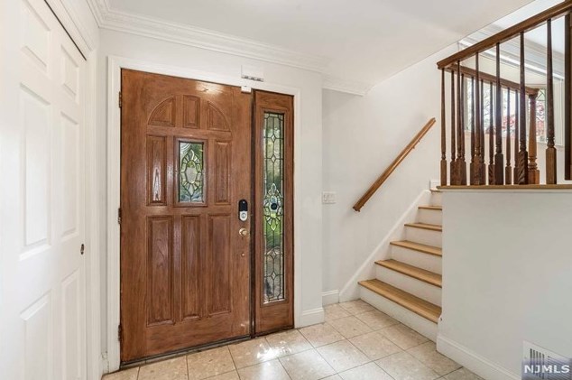 55 Stewart St, Demarest, NJ 07627