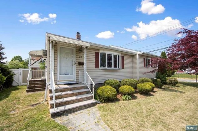 37 George St, Saddle Brook, NJ 07663-5014