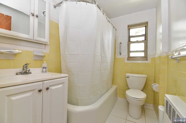 1236 Inwood Ter, West Fort Lee NJ  07024-1740 exterior