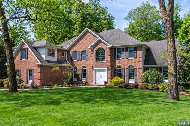 9 Matthew Pl, Mahwah, NJ 07430