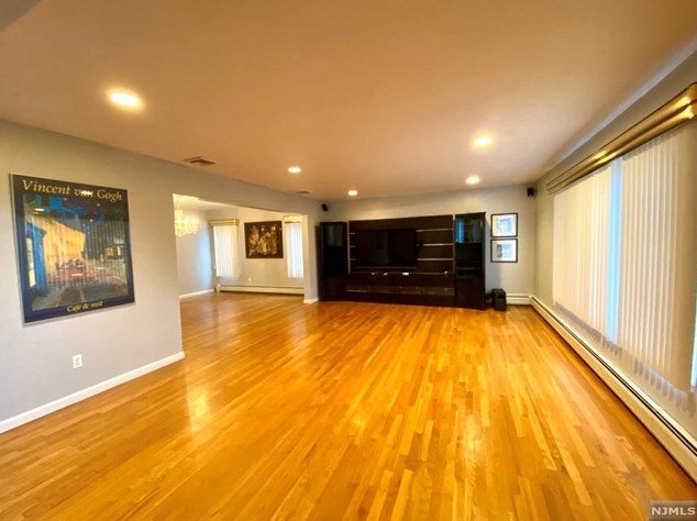210 Elsmere Pl, West Fort Lee, NJ 07024