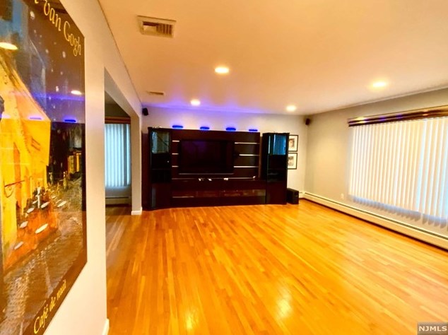 210 Elsmere Pl, West Fort Lee NJ  07024-5204 exterior