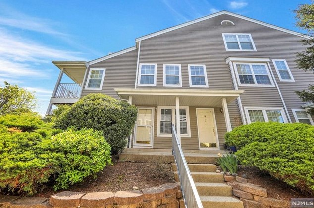 1295 Paddington Rd, Mahwah, NJ 07430