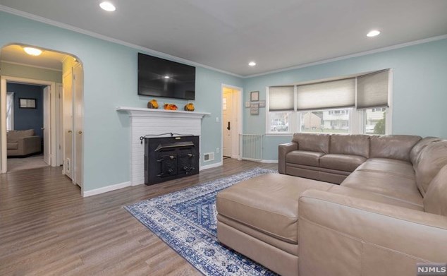 65 Monhegan Ave, Oakland, NJ 07436-4018