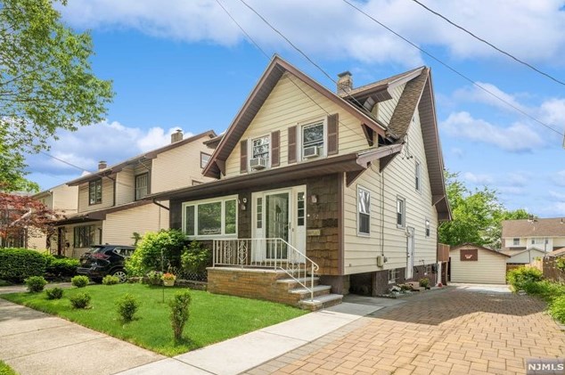 92 7th St, Ridgefield Park, NJ 07660