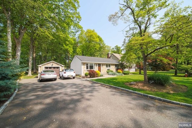 80 Haring Dr, Westwood, NJ 07675