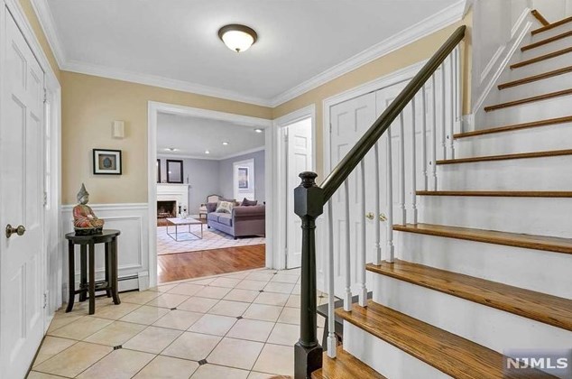 2 Hornbeam Ln, Kinnelon, NJ 07405
