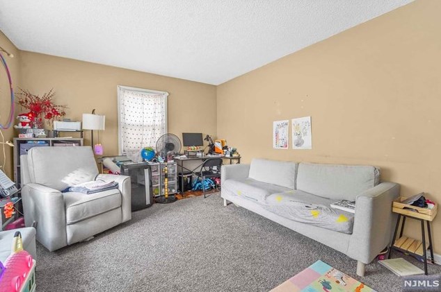 1010 Ponsi St, West Fort Lee NJ 07024-2524 exterior