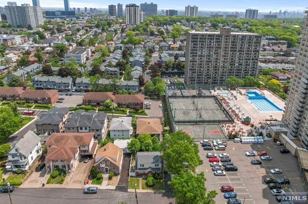 1010 Ponsi St, West Fort Lee NJ 07024-2524 exterior