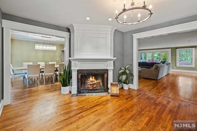 151 Long Hill Rd, Oakland, NJ 07436
