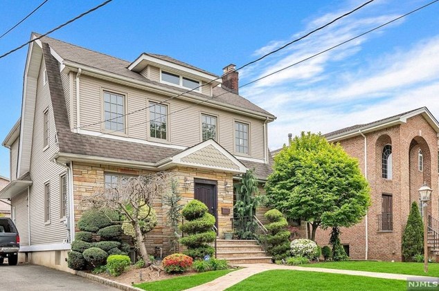 572 Prospect Ave, Ridgefield, NJ 07657