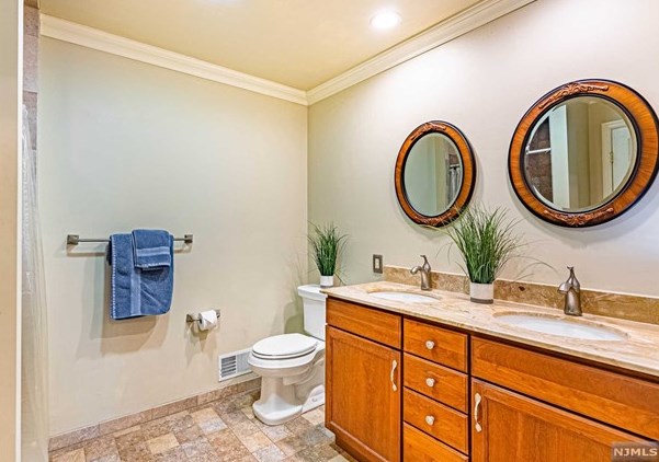 68 Easedale Rd, Wayne NJ  07470-2486 exterior