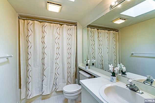 68 Easedale Rd, Wayne NJ  07470-2486 exterior