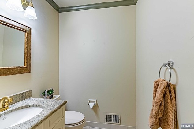 68 Easedale Rd, Wayne NJ  07470-2486 exterior