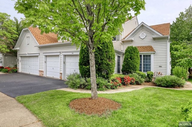 66 Buckthorn Ct, Paramus, NJ 07652