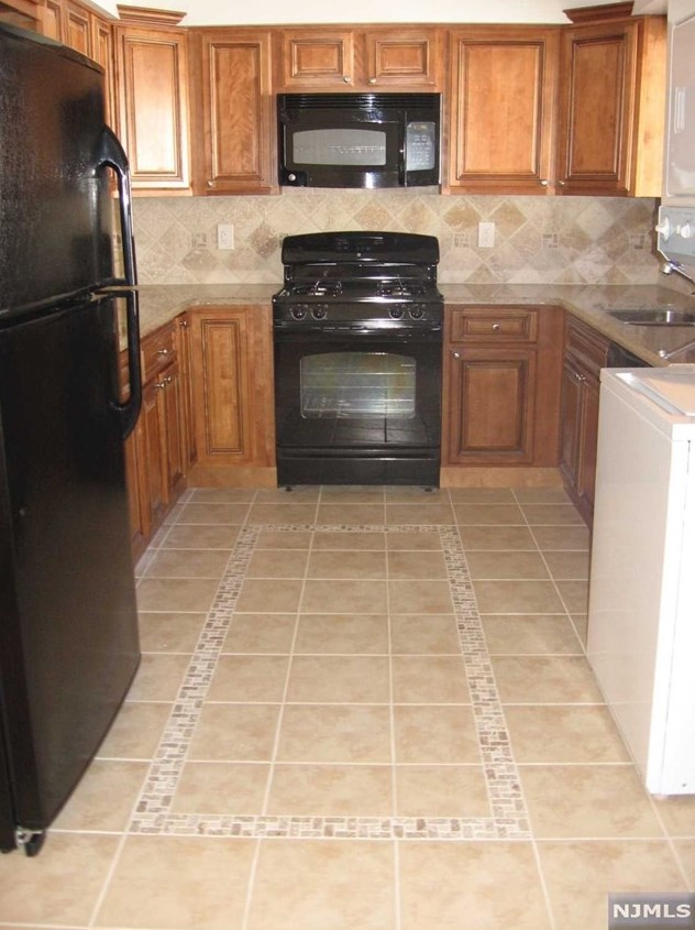 4 Hamilton Ave #1, Lodi, NJ 07644