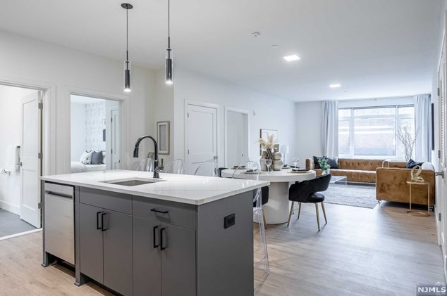 15 S Dean St #417, Englewood, NJ 07631