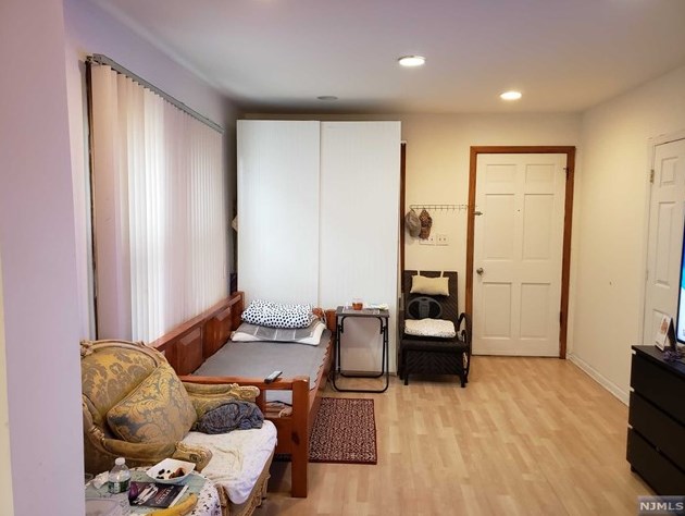 236 E Palisades Blvd, Palisades Park, NJ 07650