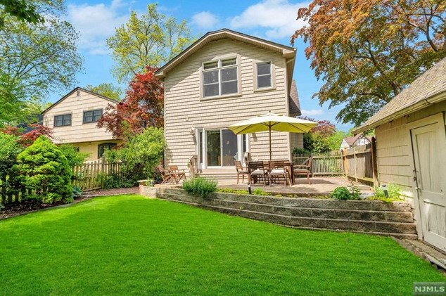 106 Gordon Ave, Tenafly, NJ 07670-1506