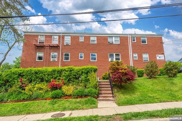284 Claremont Ave, Verona, NJ 07044