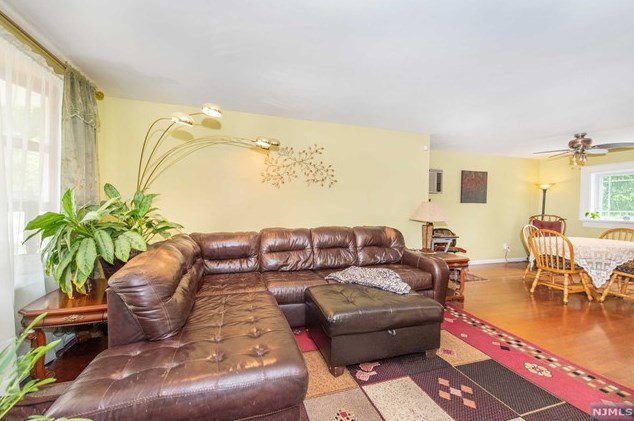 60 8th St, Ridgefield Park, NJ 07660