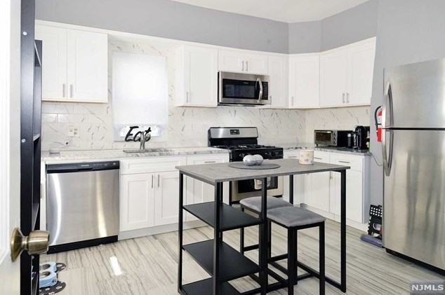 24 Lawrence St, Bloomfield, NJ 07003