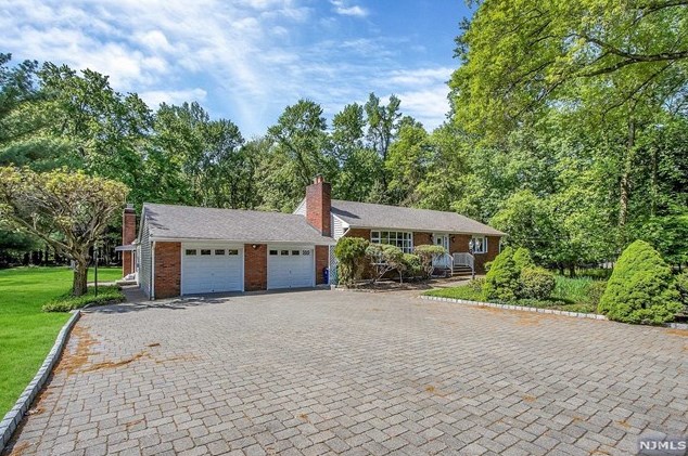 127 Old Tappan Rd, Westwood, NJ 07675