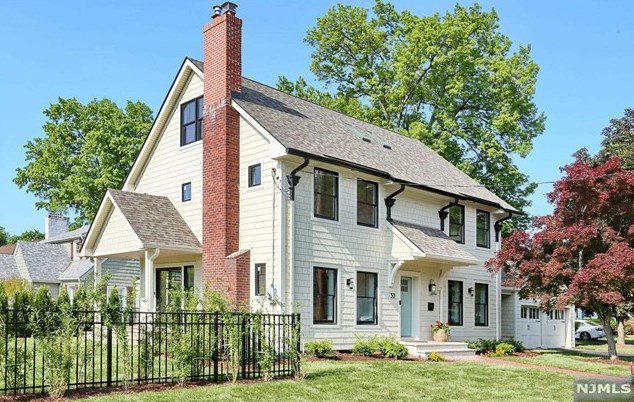 32 Thornbury Ave, Ridgewood, NJ 07452