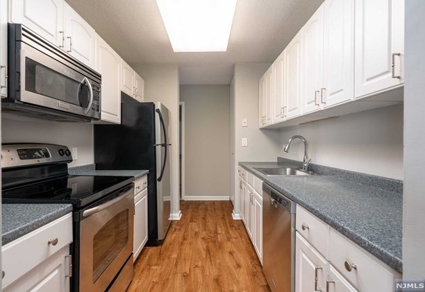 100 Grand Cove Way Apt 4f, Edgewater, NJ