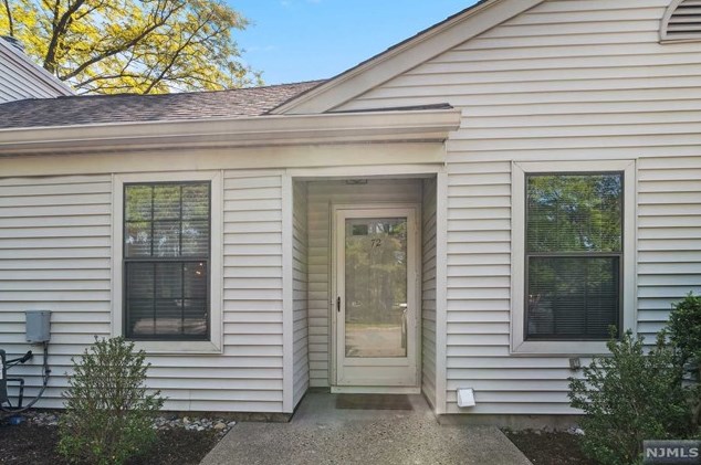 72 Fromm Ct, Mahwah, NJ 07430