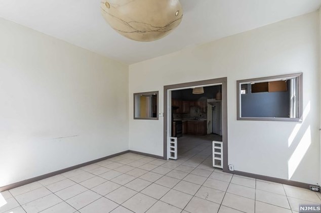 102 Lincoln Pl, Outwater, NJ 07026