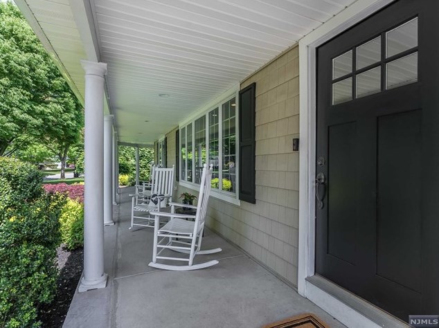 615 Falmouth Ave, Paramus, NJ 07652