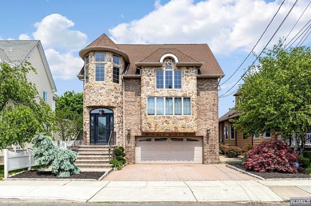 317 Tontine Ave, Lyndhurst, NJ 07071