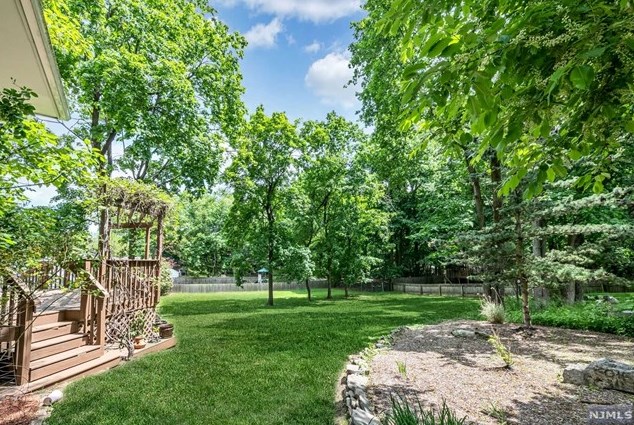 560 Grove St, Ridgewood, NJ 07450