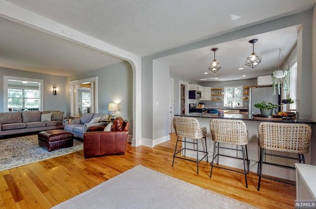 71 Parkview Dr, Hillsdale NJ  07642-1402 exterior