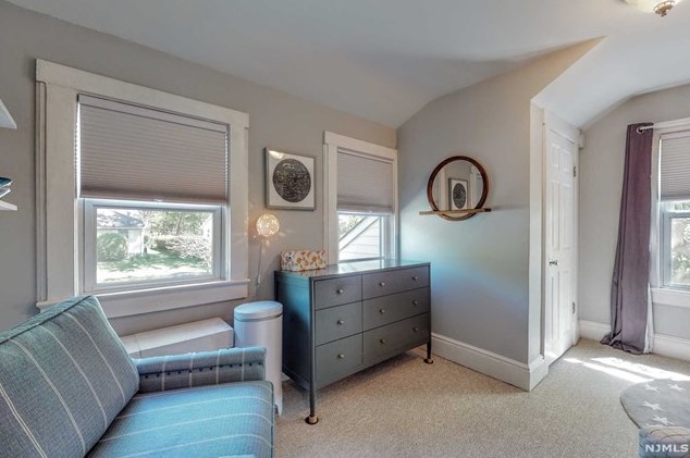71 Parkview Dr, Hillsdale NJ  07642-1402 exterior
