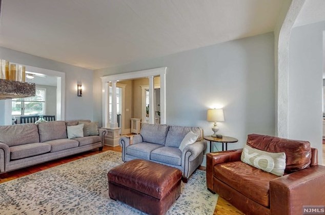 71 Parkview Dr, Hillsdale NJ  07642-1402 exterior
