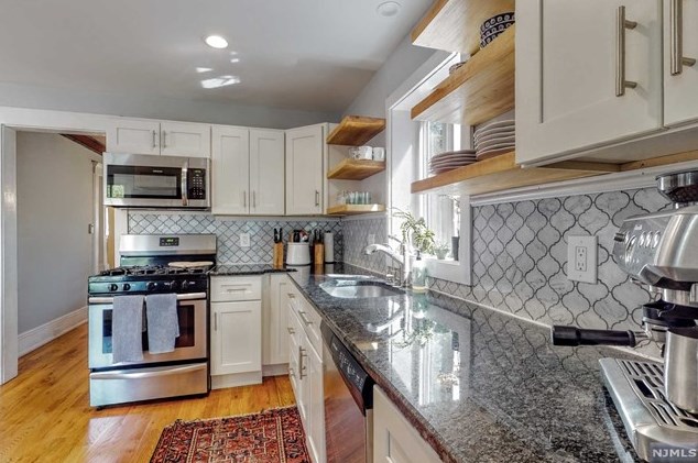 71 Parkview Dr, Hillsdale NJ  07642-1402 exterior